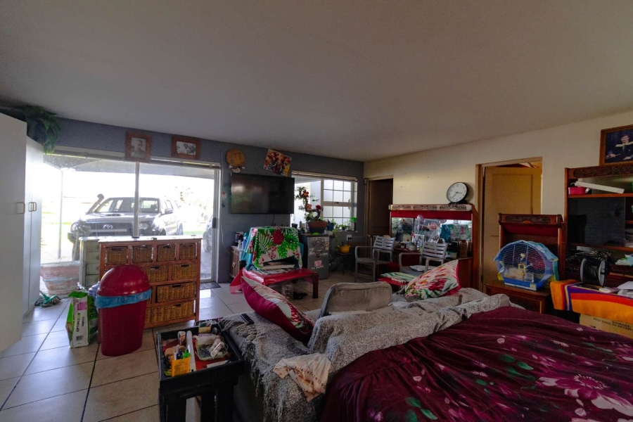 6 Bedroom Property for Sale in Sandbaai Western Cape